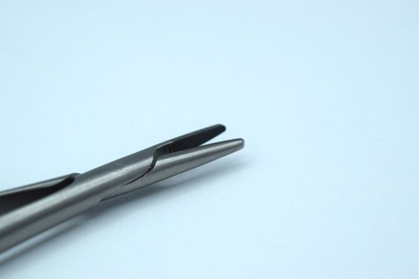Castroviejo TC Inset Manico Tondo Dritto 18cm Misura Ago 5-0,6-0,7-0,8-0,9-0,10-0 (Cod. 1004-25.)