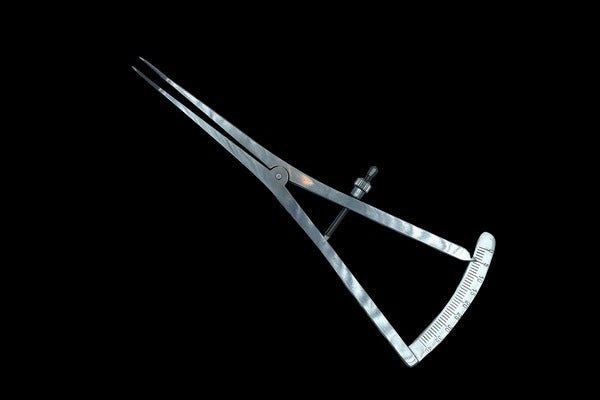 Caliper Castroviejo Long 180 mm Scale 0-40mm Curved (COD. 1021-10B)