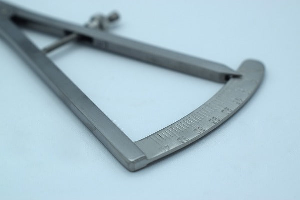 Caliper Castroviejo Long 180 mm Scale 0-40mm Curved (COD. 1021-10B)
